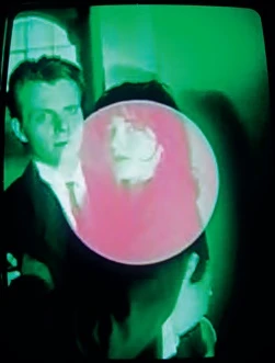 王俊傑，《奪命妖姬──第三代奧狄塞》，1990，錄像帶、彩色、有聲，9分3秒，錄像靜態擷取。-圖片