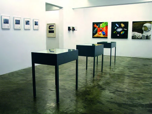 王俊傑個展「微生物學協會計畫：終曲──克里南特星」於伊通公園展場一景，2008。-圖片