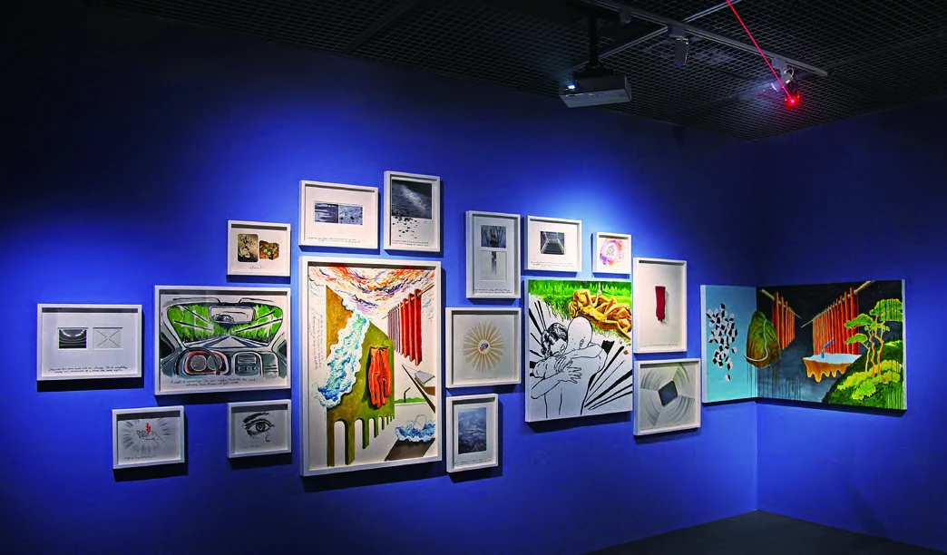 王俊傑，《娜嘉之謎》18組件，2015，複合媒材；個展「若絲計畫：冷漠的賽拉薇」於台北當代藝術館展場一景。-圖片