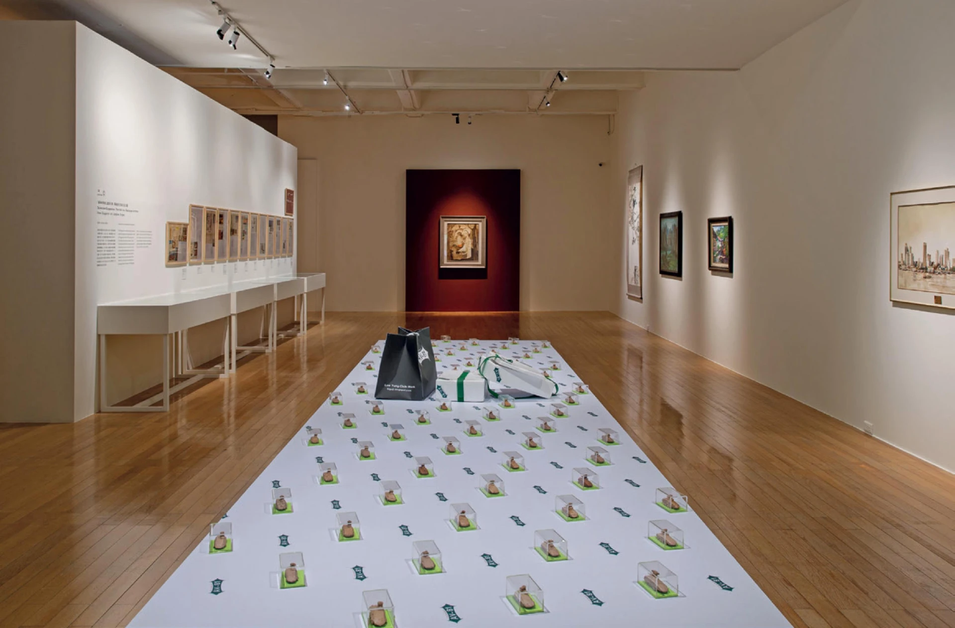 「來自赤道之島的朋友：臺星藝術交流，1980至1990年代」展間一景-圖片