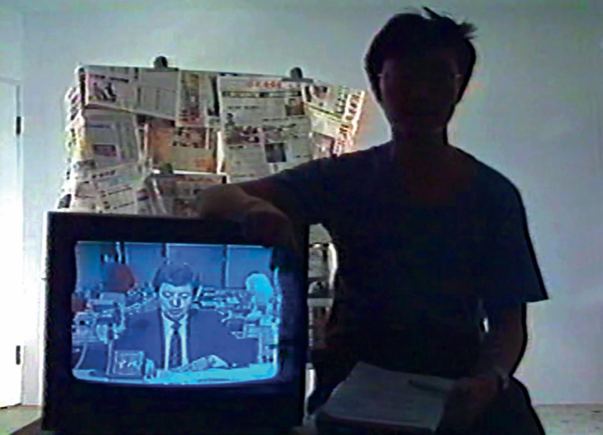 點擊觀看大圖-《歷史如何成為傷口》,1989,錄像帶、彩色、有聲,28分20秒,錄像靜態擷取;王俊傑與鄭笠(鄭淑麗)共同創作/Paper Tiger TV/綠色小組發行;王俊傑提供。 《歷史如何成為傷口》,1989,錄像帶、彩色、有聲,28分20秒,錄像靜態擷取;王俊傑與鄭笠(鄭淑麗)共同創作/Paper Tiger TV/綠色小組發行;王俊傑提供。-圖片