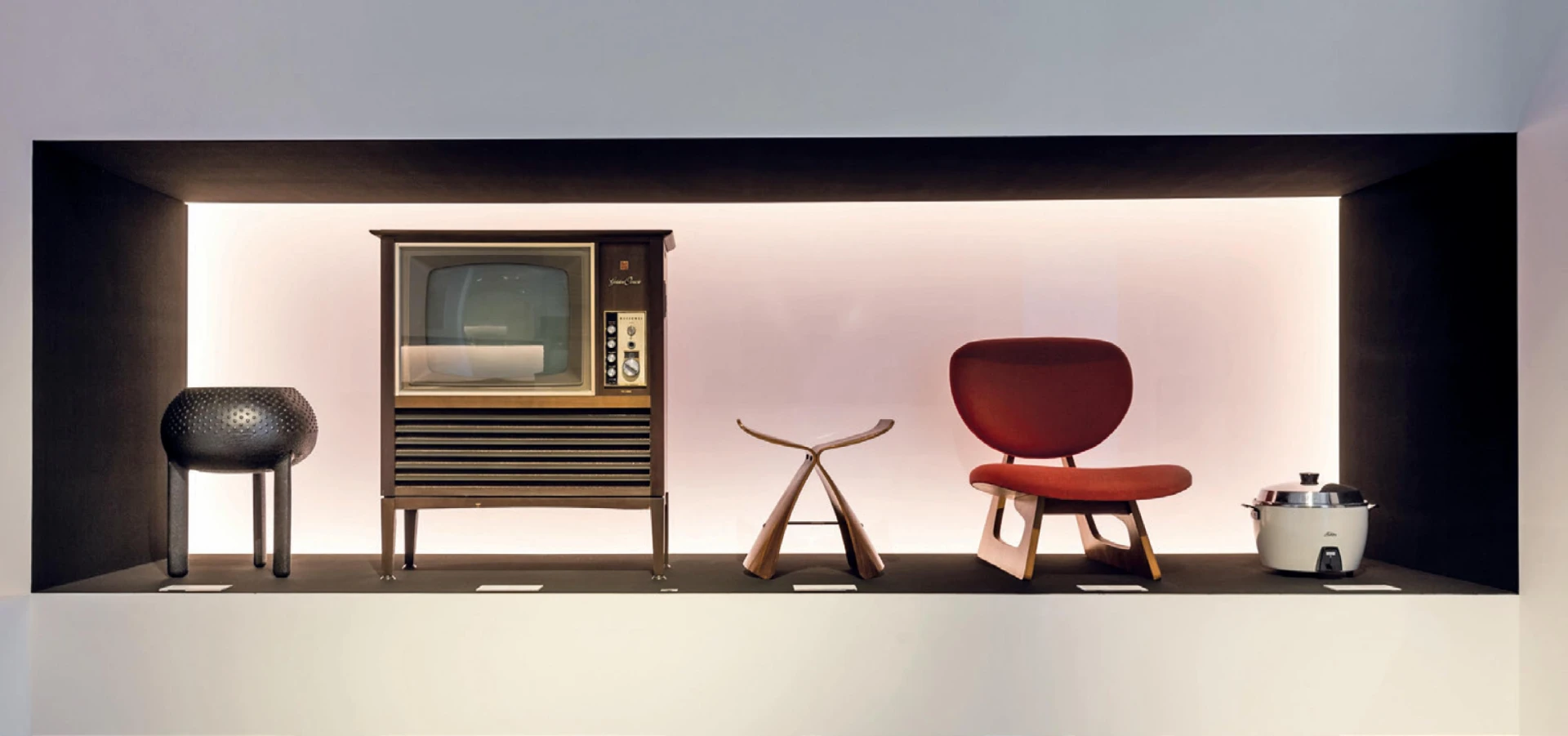 「形流意動︰ M+設計藏品」 日本戰後產品設計；香港M+博物館提供。-圖片