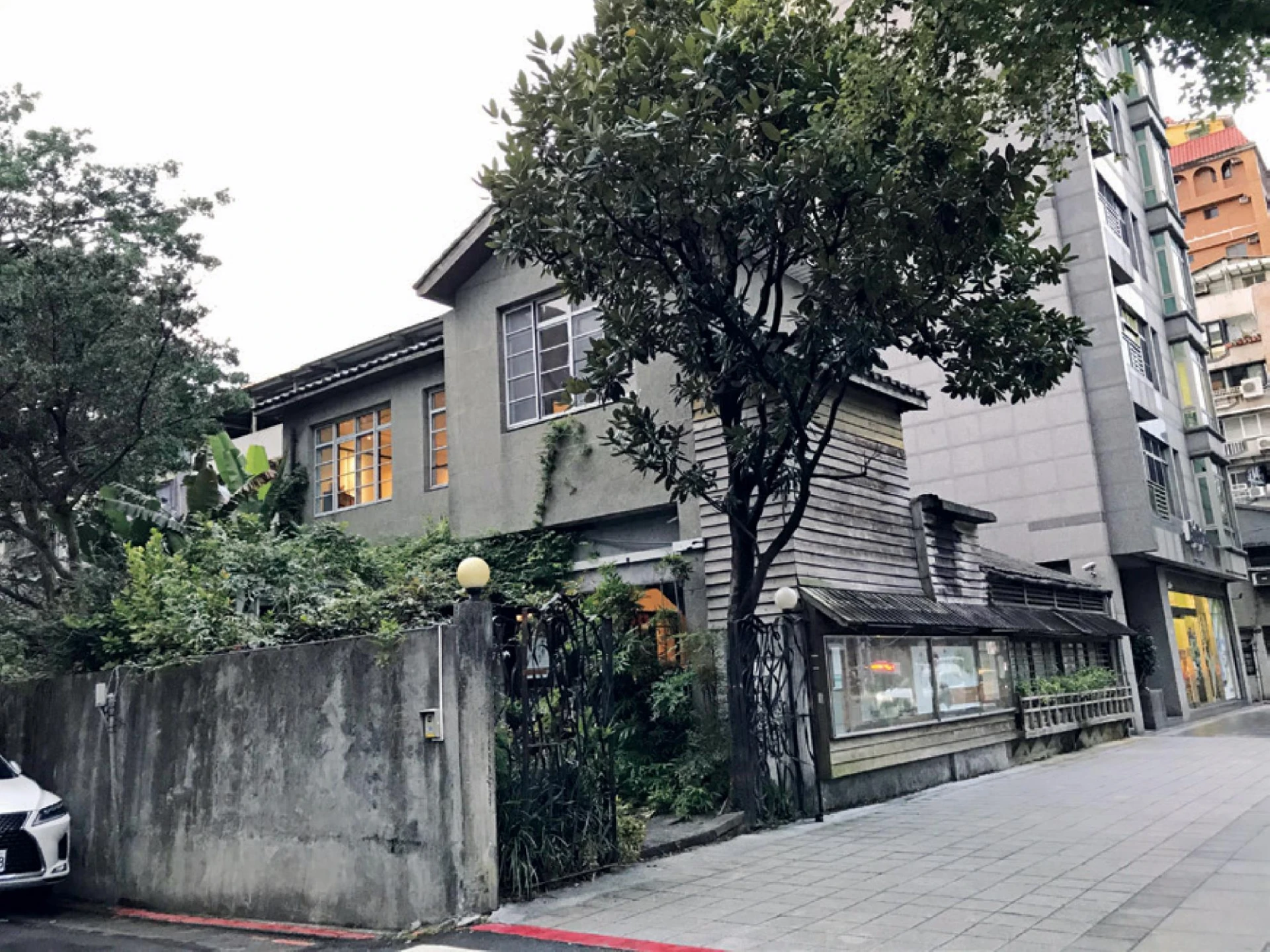 位於新生南路三段的紫藤廬； 林怡秀攝影，2020。-圖片