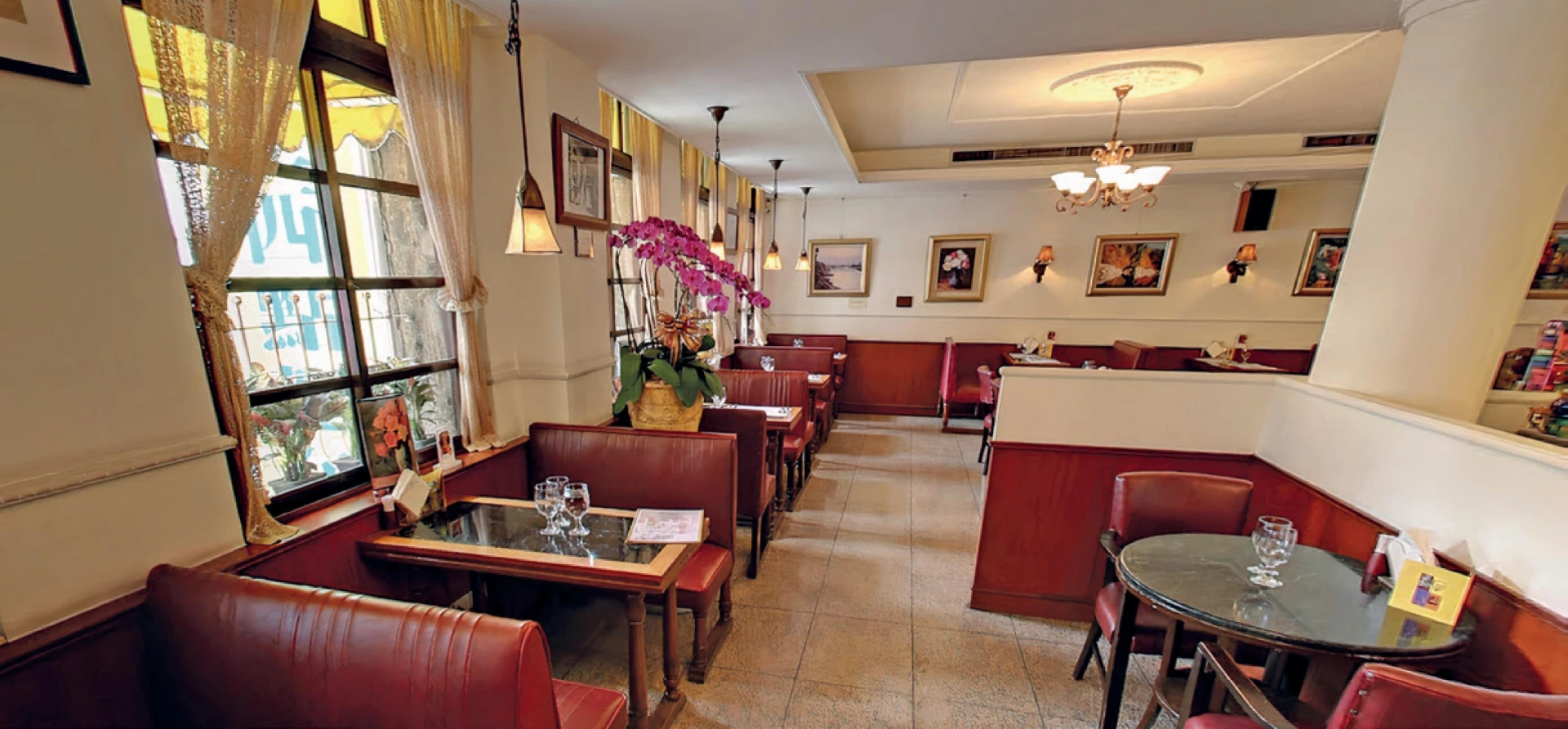 位於武昌街上的明星咖啡館； 林怡秀攝影，2020。-圖片