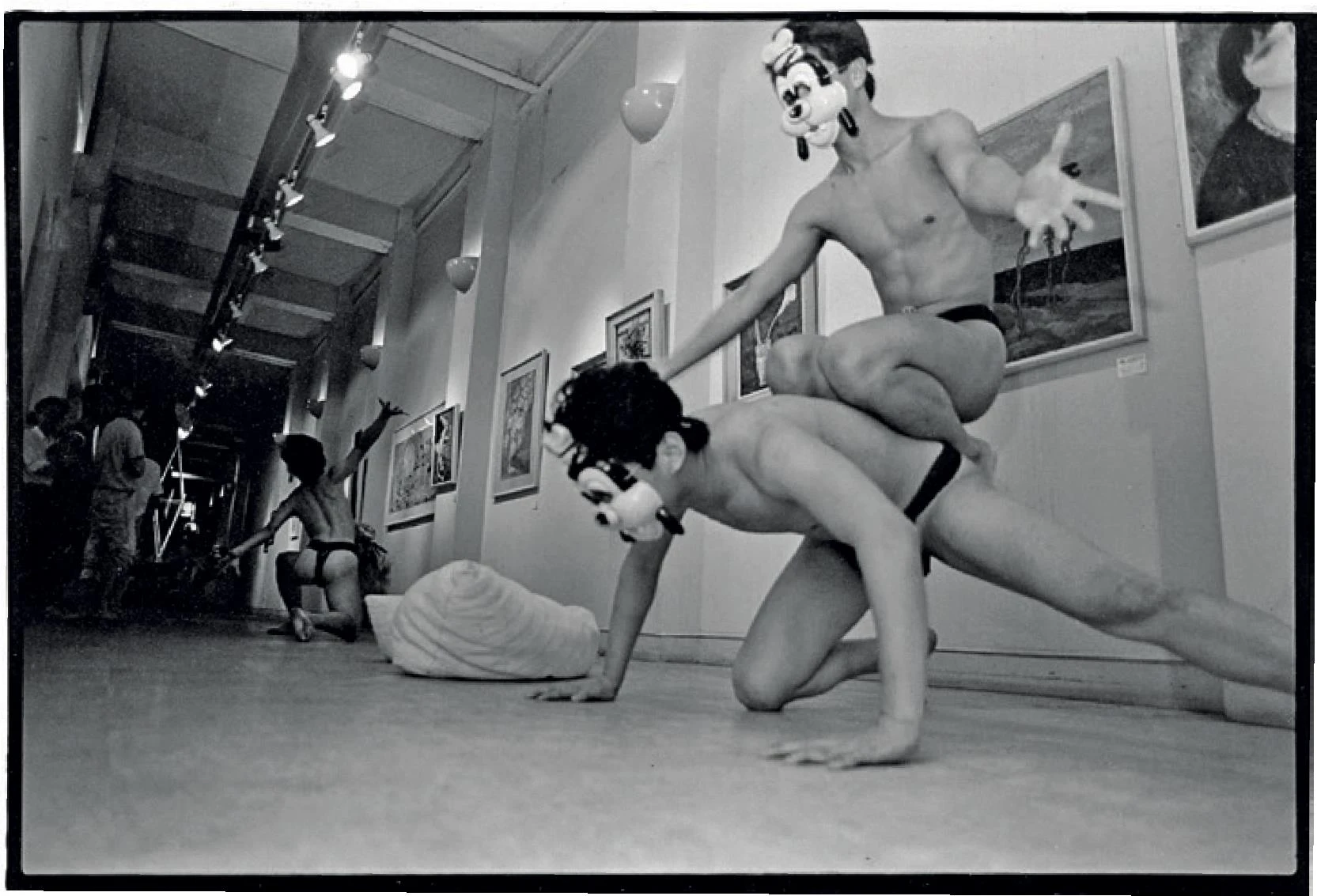 《海盜版．我的鄉愁我的歌》於新象小劇場演出現場，1987；高重黎攝影。-圖片