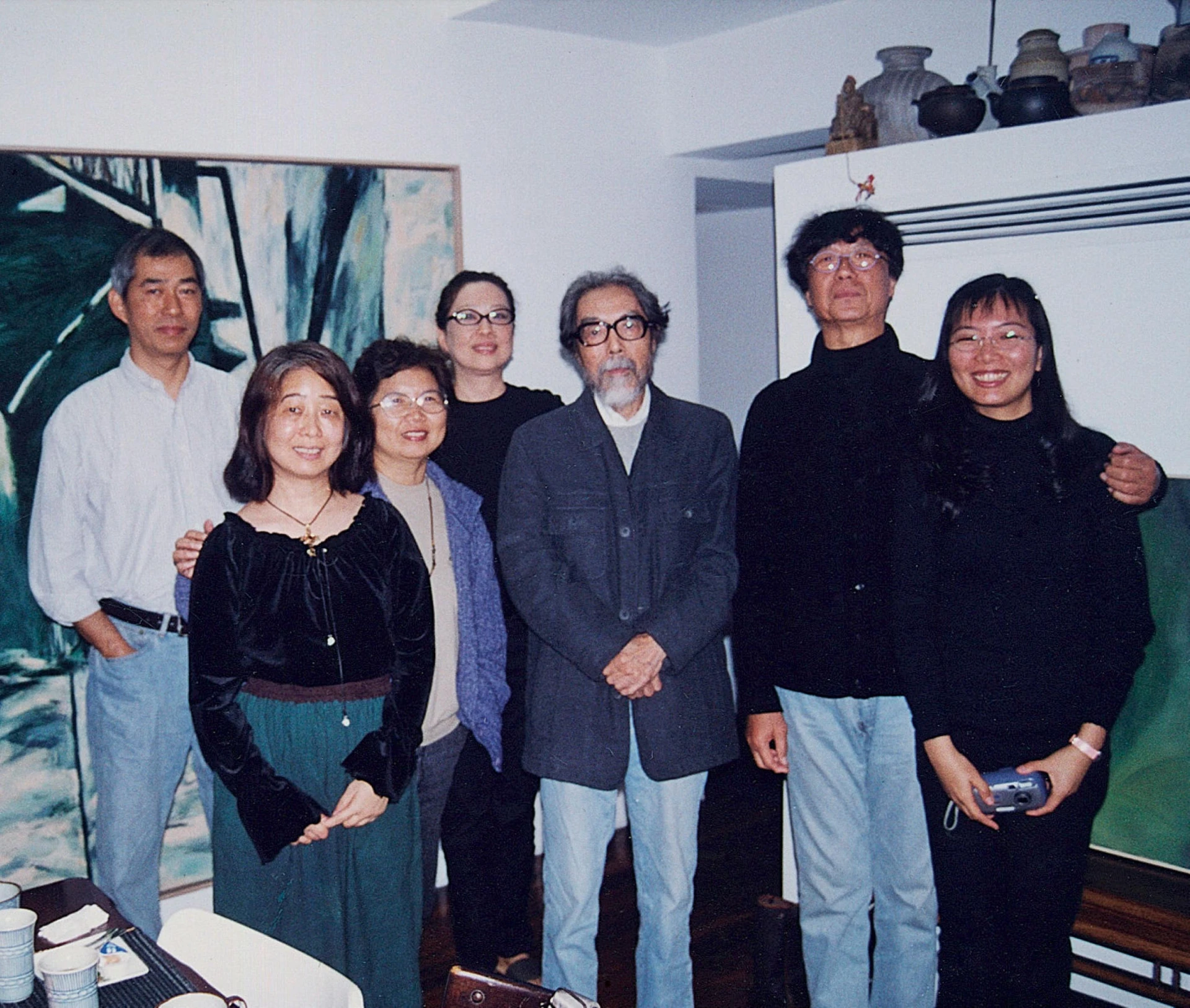 楊世芝夫婦與史作檉老師於聚會上合影，包含喻肇青（左一）、楊世芝（ 左四）、李德（右三）、史作檉（右二）與其他與會友人。-圖片