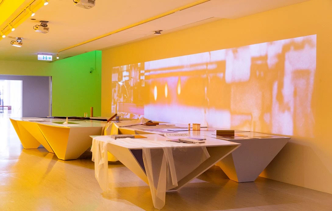 MILLIONS建築工作室（澤娜．柯瑞騰&約翰．梅）；基爾．莫＋彼得．奧斯伯恩，《建築的鬼田》，2020，裝置-圖片