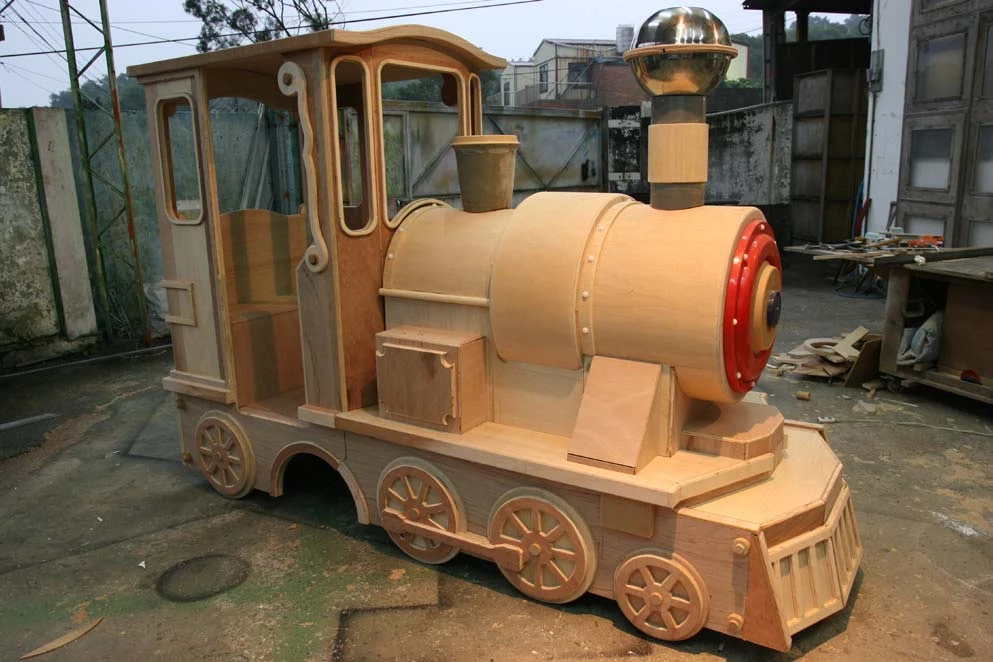 製作中的木工雕刻模型-圖片