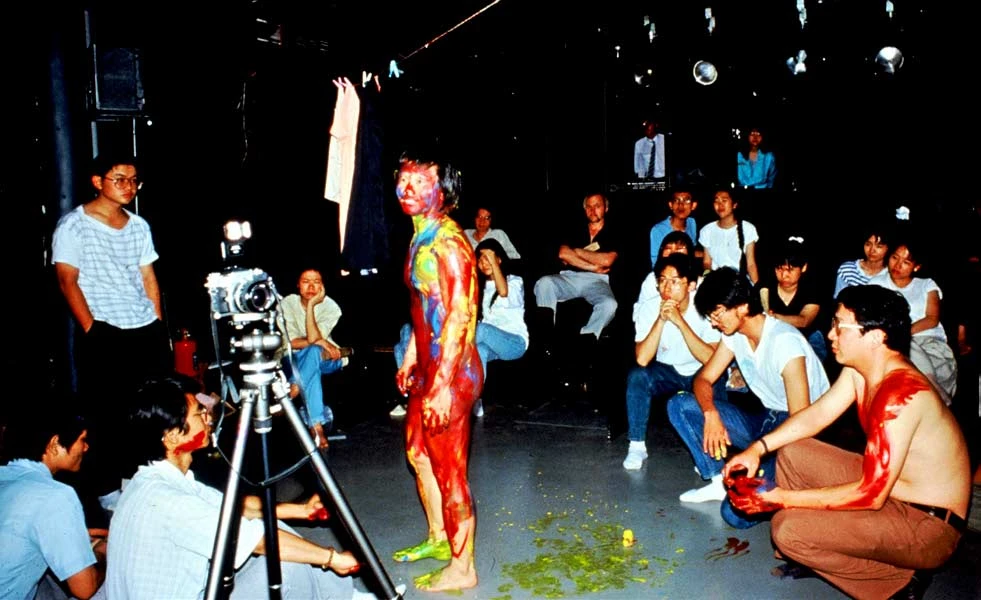 李銘盛，《李銘盛＝藝術》第四部分，時報廣場，1988；林國彰攝影、李銘盛提供-圖片