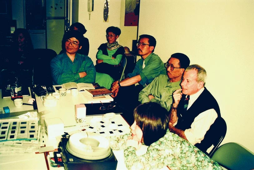 第45屆威尼斯雙年展主席Achille Bonito Oliva來台遴選藝術家作品，右起為陸蓉之、Oliva、陳國強、朱嘉樺、吳瑪悧、黃海鳴；李銘盛攝影-圖片