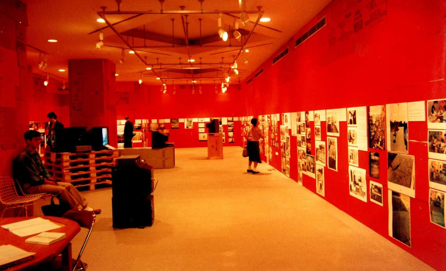 李銘盛，《身高150公分的李銘盛》，日本橫濱美術館，1998；李銘盛提供-圖片