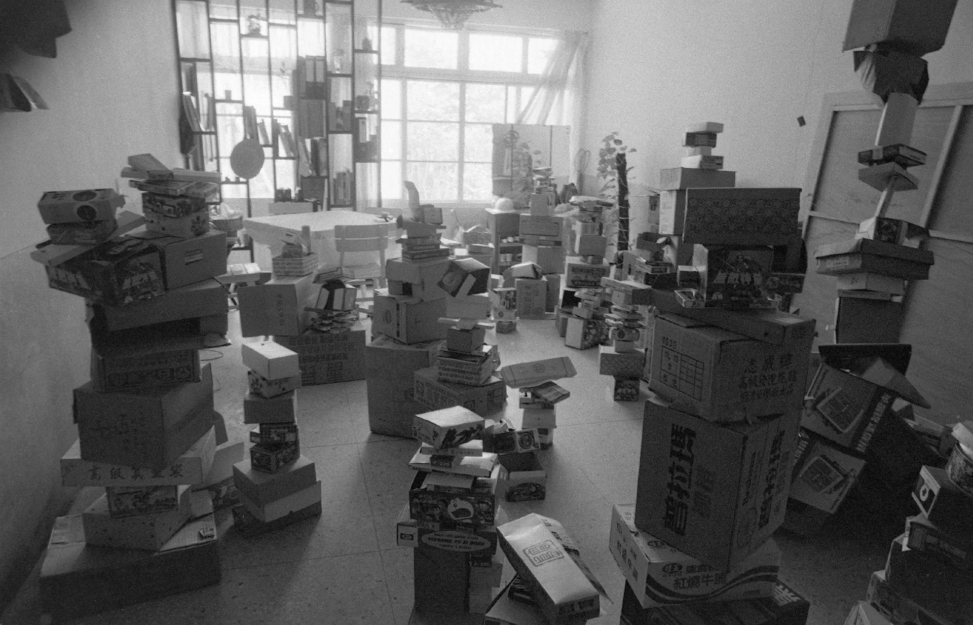 吳瑪悧從未公開展出的紙盒裝置實驗，士林工作室，1985−86 ©吳瑪悧提供-圖片