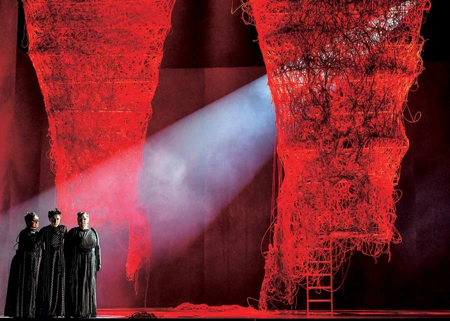《諸神的黃昏》（Twilight of the Gods），2018年首演於德國基爾歌劇院，原作：理查・華格納，導演：Daniel Karasek，舞台設計：塩田千春、Anna Myga KastenPhoto: Olaf Struck-圖片