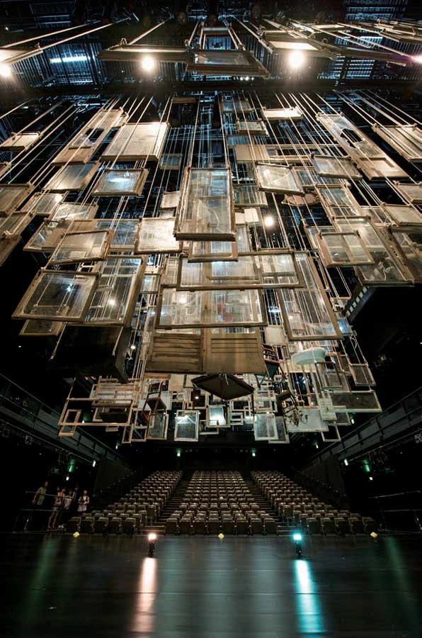 《刺青》（Tattoo），2009年首演於東京新國立劇場，原作：Dea Loher，導演：岡田利規，舞台設計：塩田千春；Photo: Sunhi Mang-圖片