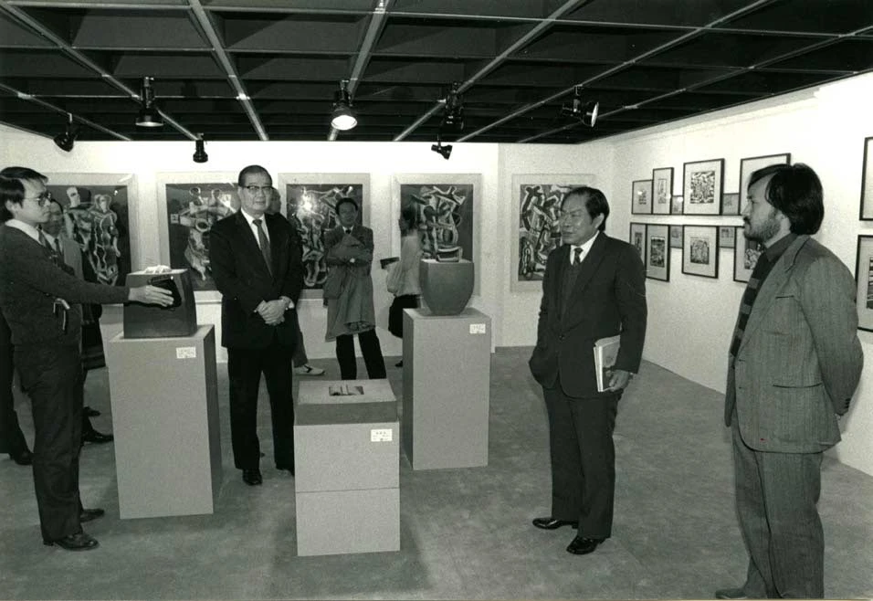 「雄獅畫廊」於1984年12月28日成立，推出開幕首展「雄獅美術雙年展」；右起李賢文、陳奇祿、何浩天、李復興-圖片