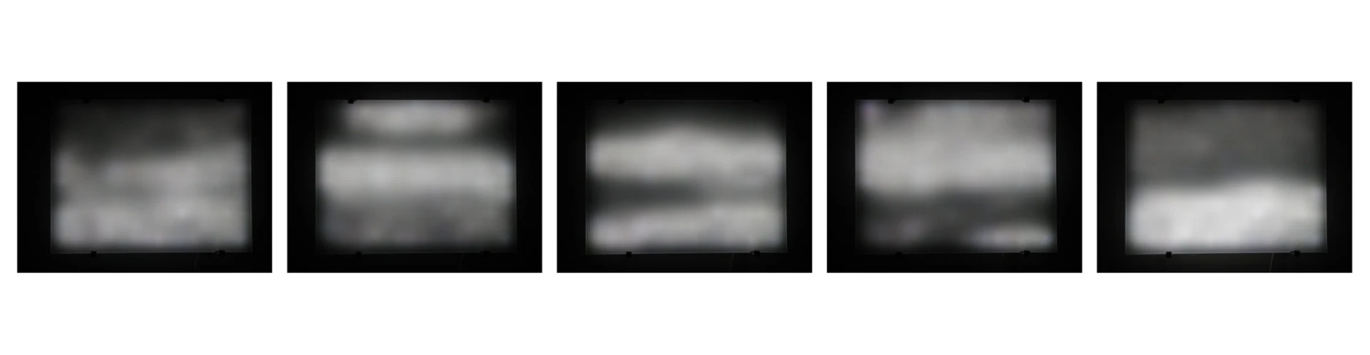 於「2002台北雙年展」的《動與靜#2》（Motion and Reset #2）共計兩個版次和一個AP，是藝術家唯一一個雙色作品。-圖片