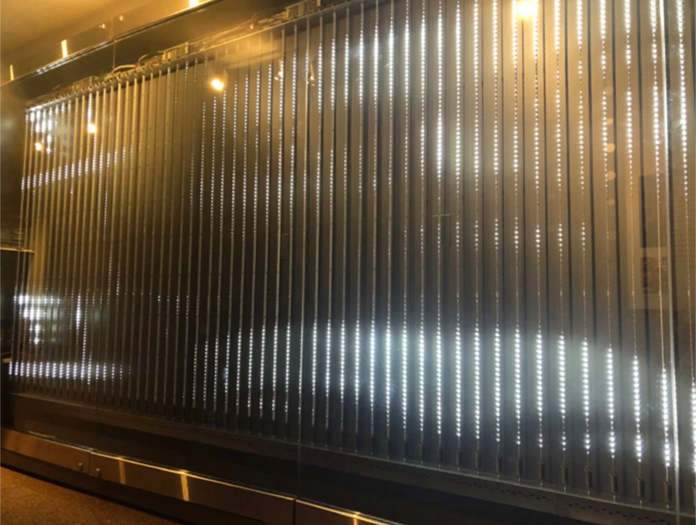 史密森尼美國藝術博物館為《For SAAM》建置的LED老化燈牆，2019；林淑雯提供-圖片