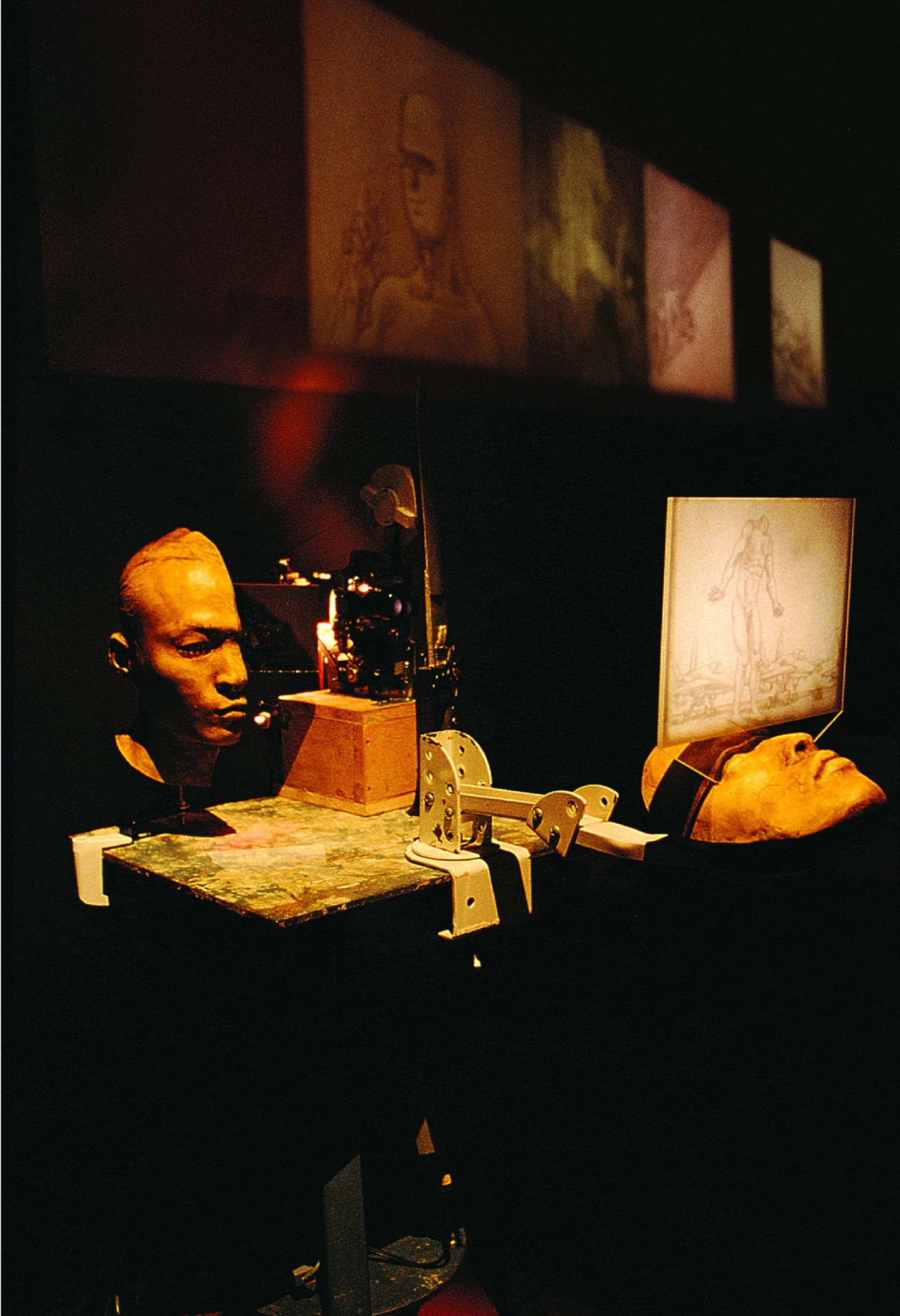 《慣性運動》系列，2005，「威尼斯雙年展台灣館——自由的幻象」於威尼斯普里奇歐尼宮展場開幕一景，2005.6-圖片