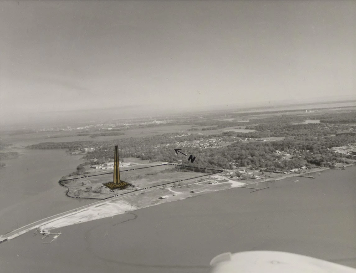 鳥瞰拚貼圖，登月紀念碑在太空總署所在地休士頓市郊的基地，徐明松掃描提供-圖片