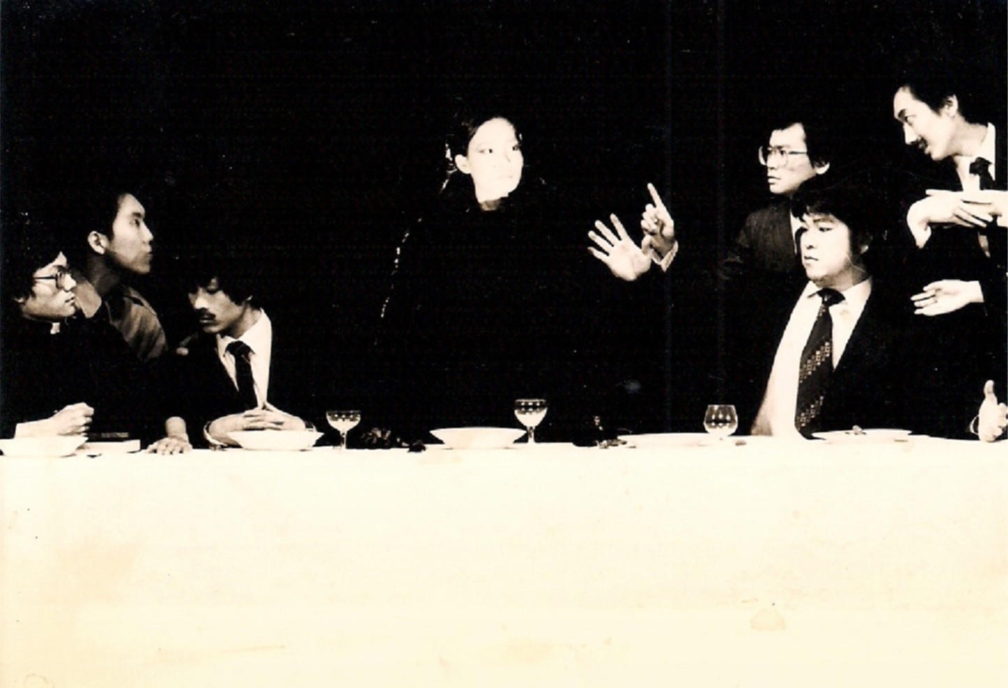 黃建業導演《專程拜訪》，左一鴻鴻、右二羅北安，1986；鴻鴻提供-圖片