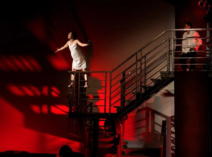 黎煥雄編導剝皮寮版「拾月」（《M，1987》，2019.6.28-7.6）；許斌攝影 、人力飛行劇團提供-圖片