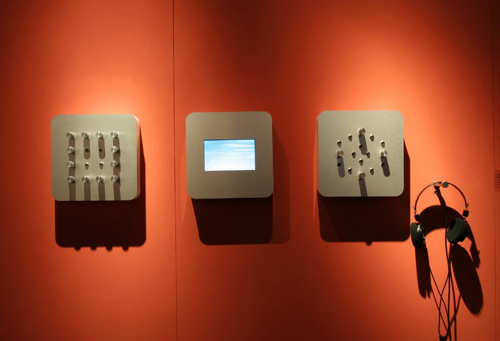 《iPure》，2005，聲音互動裝置；「後石器時代」於台北世貿展場一景-圖片