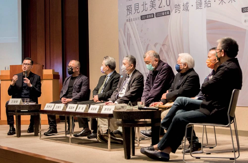 講者、引言人與主持人綜合討論，左起王俊傑、李彥良、王鎮凡、吳昌修、張樞、吳豪 卿、廖明彬、王俊雄，北美館視聽室，2021.10.24 ©台北市立美術館-圖片