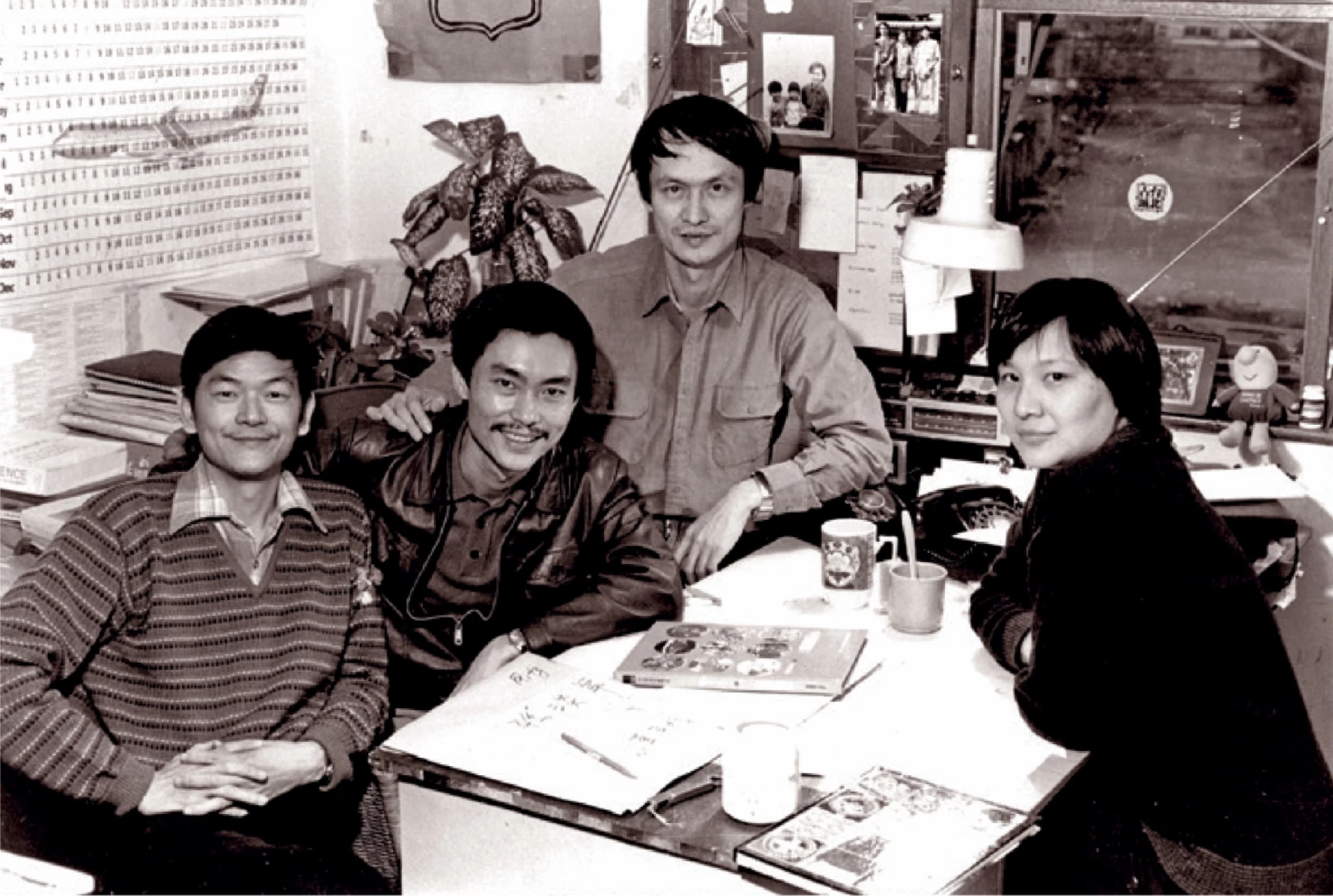 「漢聲四君子」合影，左起姚孟嘉、奚淞、黃永松和吳美雲；黃永松攝影，漢聲雜誌提供-圖片