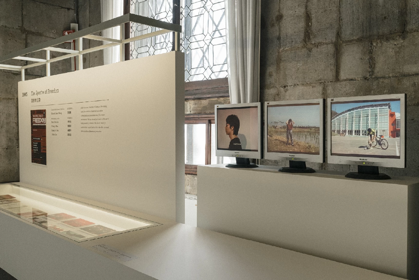 第59屆威尼斯雙年展台灣館「不可能的夢」展場之第51屆「自由的幻象」參展文獻與崔廣宇作品系列-圖片