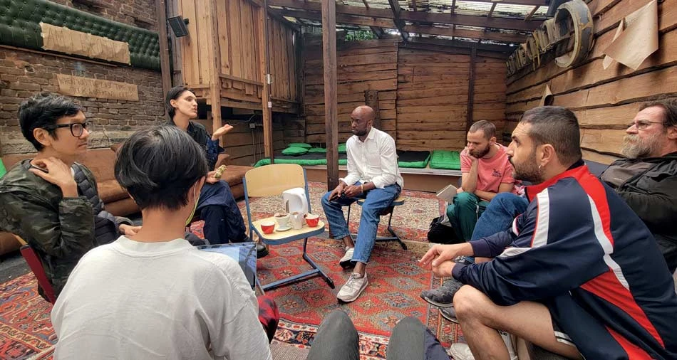 Baan Noorg（泰）與Nha San Collective （越南）、Dan Perjovschi（羅馬尼亞）、 Fehras Publishing Practices（德）、 The Nest Collective（肯亞）為同一個 「迷你集會」-圖片