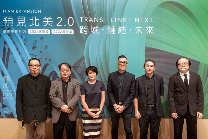 建築師、講者與主持人合影，左起劉培森、朱宗慶、林曼麗、王俊傑、陳愷璜、陳志誠，北美館視聽室，2022.8.21 ©臺北市立美術館-圖片