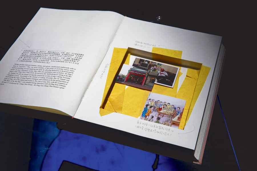 張紋瑄，《南勢庄故事集》，2015-2023，桌子、物件、書，藝術家自藏-圖片