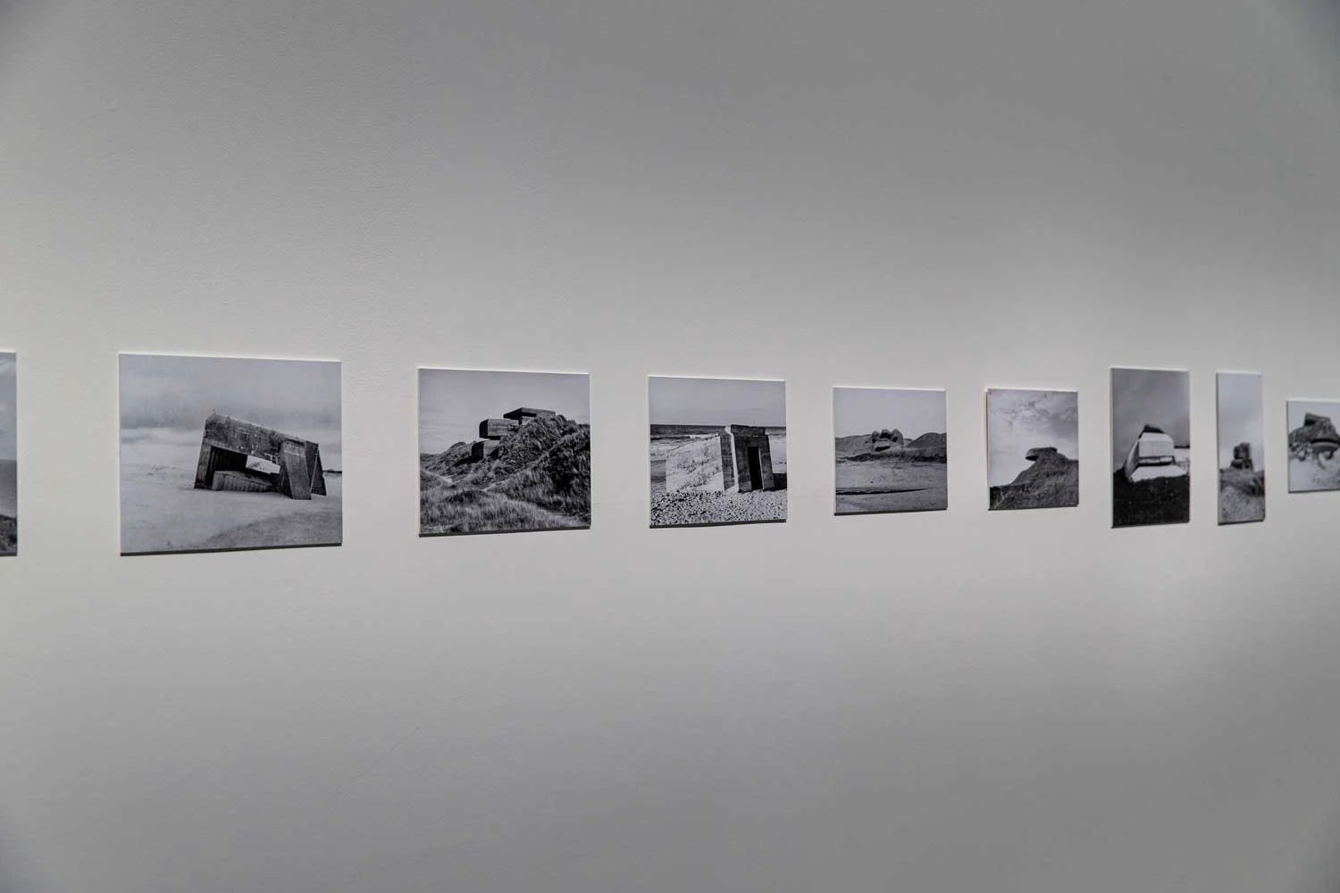 2023台北雙年展展出哲學家維希留的「碉堡考古學」系列攝影作品，圖為展覽現場一隅  圖片來源：臺北市立美術館-圖片