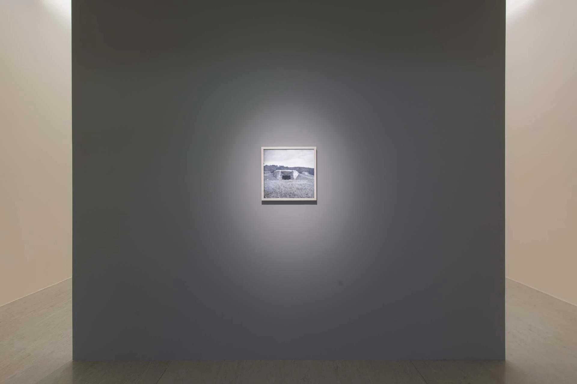 2023台北雙年展展出哲學家維希留的「碉堡考古學」系列攝影作品，圖為展覽現場一隅  圖片來源：臺北市立美術館-圖片