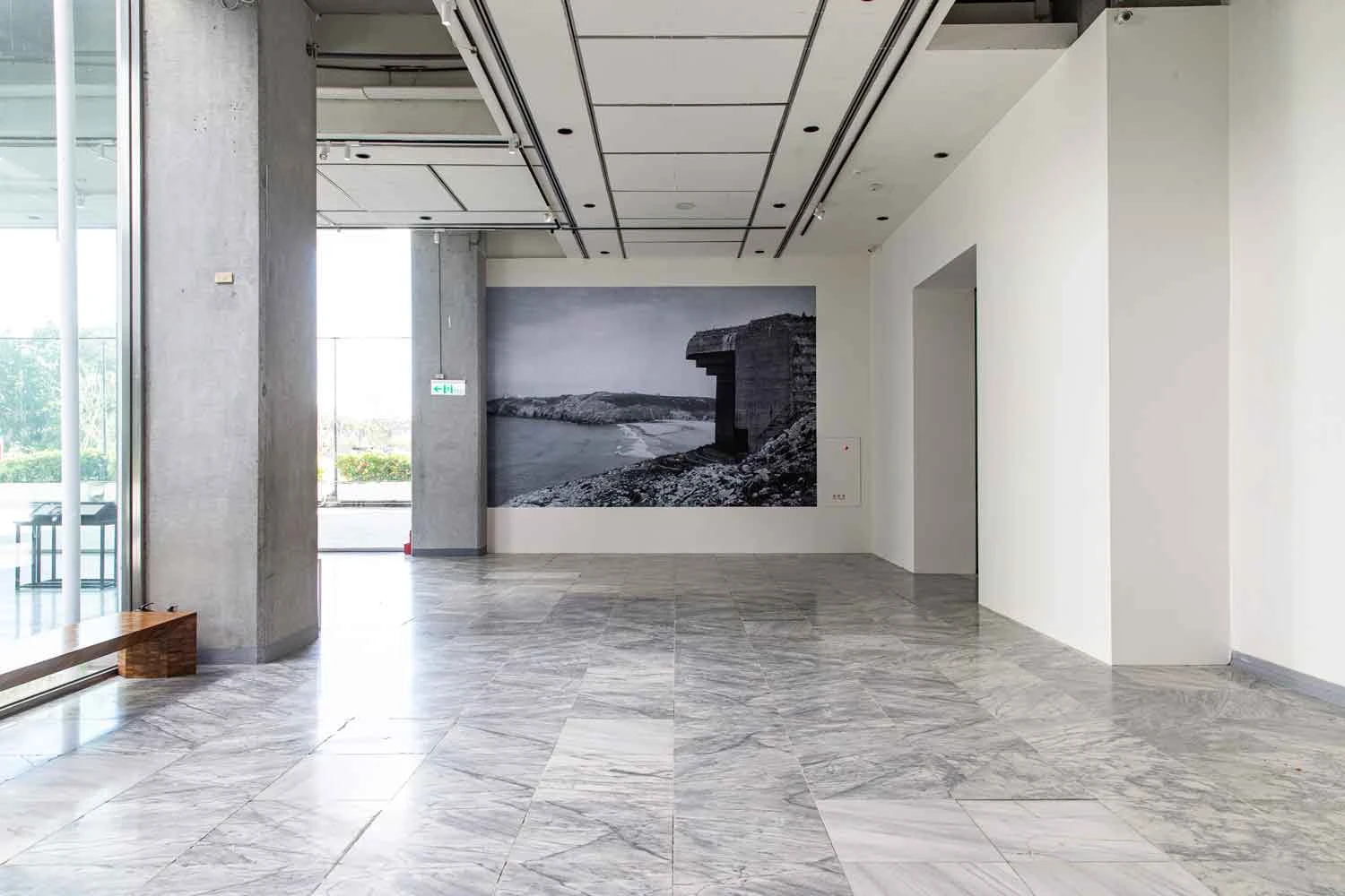 2023台北雙年展展出哲學家維希留的「碉堡考古學」系列攝影作品，圖為展覽現場一隅  圖片來源：臺北市立美術館-圖片