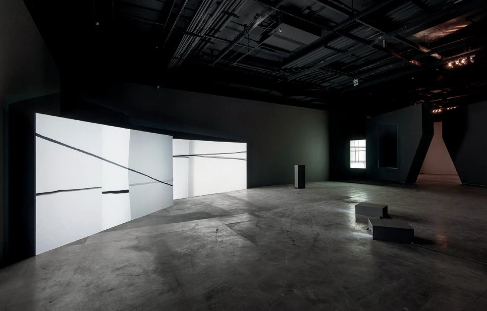 點擊觀看大圖-2016年,「返影入深林」個展,TKG+;左為《林中路》,右為《流水》,TKG+攝影。 2016年,「返影入深林」個展,TKG+;左為《林中路》,右為《流水》,TKG+攝影。-圖片