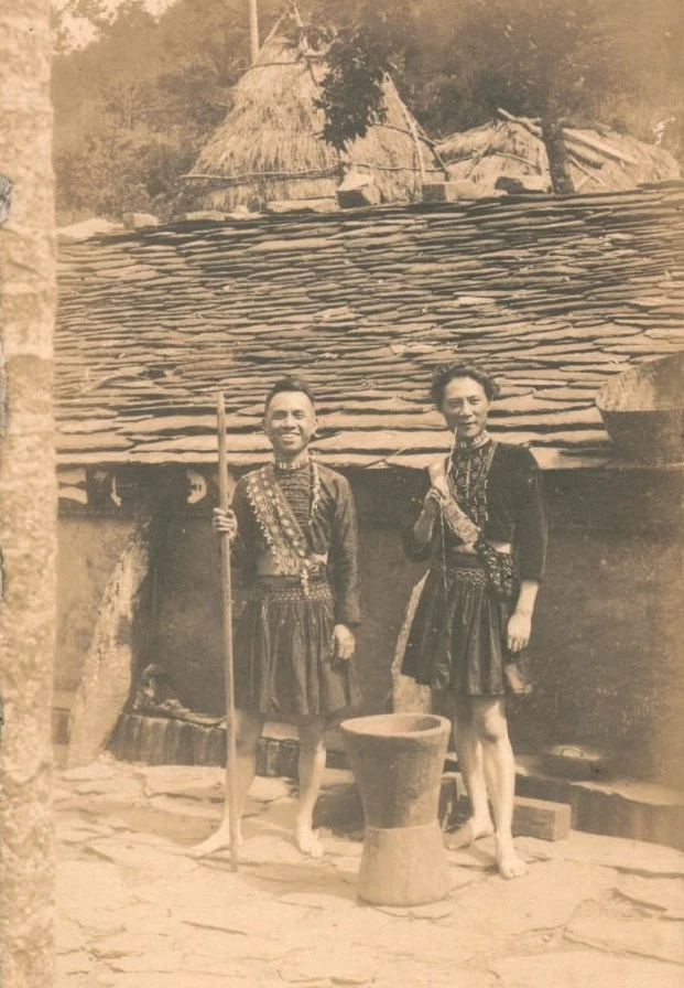 陳英聲（左）與藍蔭鼎（右）戰前在原住民部落合影，陳英聲家屬收藏。-圖片