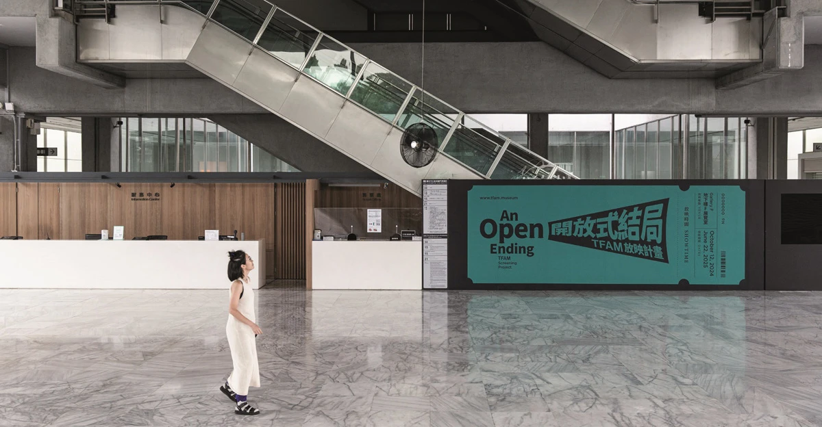 《循環扇》(<i>Ventilator</i>)，1997。紐約現代藝術博物館典藏。© 1997 奧拉弗・埃利亞松。北美館「奧拉弗・埃利亞松：你的好奇旅程」展場一景。-圖片