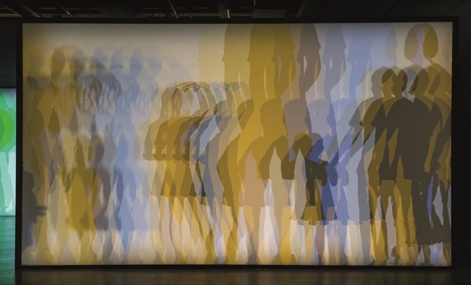 《多重影子屋》(<i>Multiple shadow house</i>)，2010。作品由藝術家；柏林neugerriemschneider；紐約／洛杉磯Tanya Bonakdar Gallery 提供。© 2010 奧拉弗・埃利亞松。北美館「奧拉弗・埃利亞松：你的好奇旅程」展場一景。-圖片