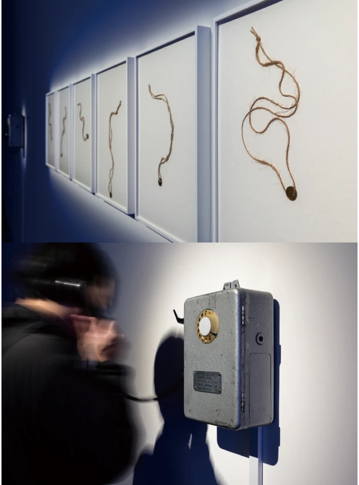 安娜．葉爾莫萊娃（Anna Jermolaewa），《在線上》（<i>On the Line</i>），2025，蘇聯時期公共電話，每座 37×28.5×13 公分，含框繫線硬幣，每組 42×29.7 公分，藝術家版權所有，由2025台北雙年展委託製作，協力單位：Federal Ministry for Housing, Arts, Culture, Media and Sport of the Republic of Austria，奧地利台北辦事處。2025台北雙年展現場；呂國瑋攝影。-圖片