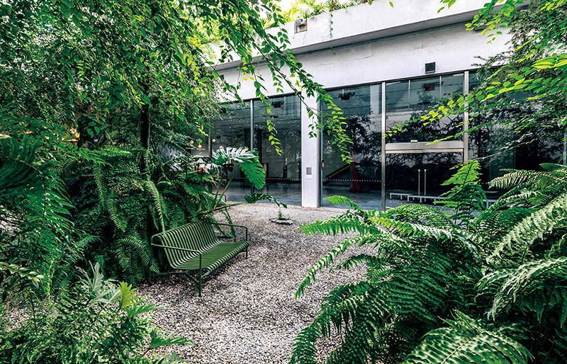 王湘靈，《沒有顯影的歌 II》，2025，多聲道聲音裝置，18分鐘，限地製作。藝術家版權所有，由2025台北雙年展及國家文化藝術基金會委託製作。2025台北雙年展現場；呂國瑋攝影。-圖片