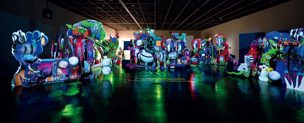 《灰色是最無聊的顏色》，2021，複合媒材；台北當代藝術館「過站不停」展覽現場。圖片來源：台北當代藝術館提供-圖片